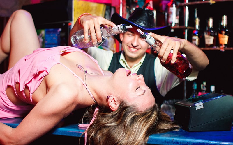 Пьяные мутят секс на вечеринке 